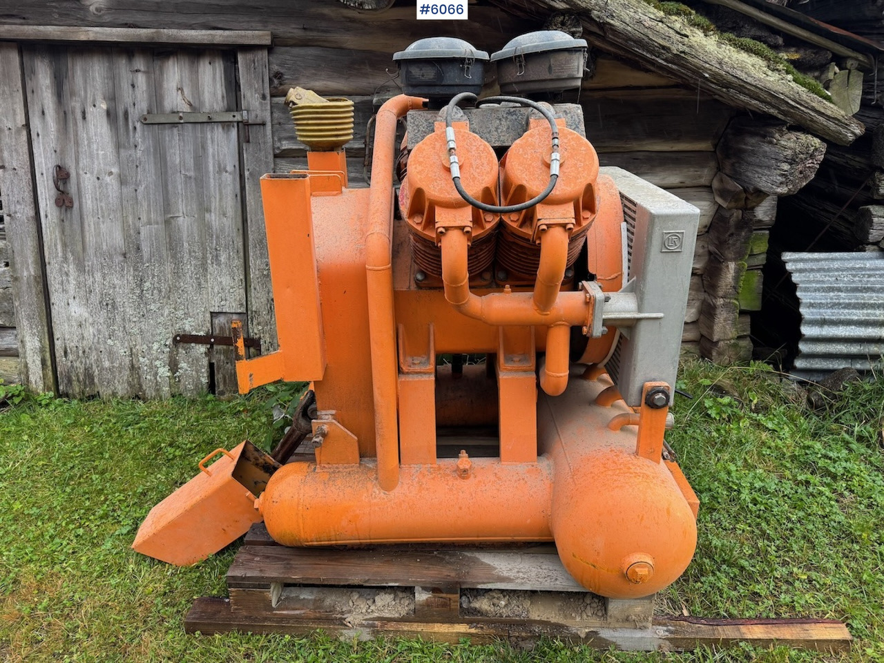 Koberg 75 w/ 1 hammer, grease pot and some stretchers. - Compressor de ar: foto 1 Koberg 75 w/ 1 hammer, grease pot and some stretchers. - Compressor de ar: foto 1