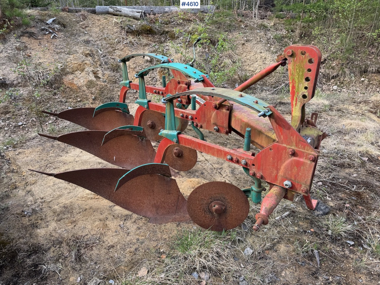 Kverneland Mod A 3-furrow plough - Maquina para lavrar a terra: foto 1 Kverneland Mod A 3-furrow plough - Maquina para lavrar a terra: foto 1