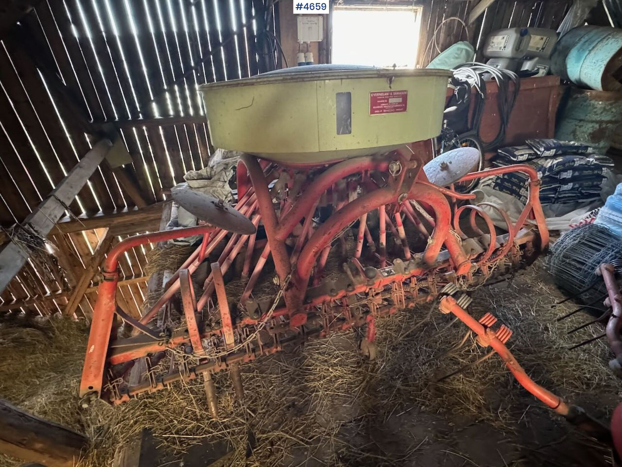 Kverneland seed drill w/ grass seed unit - Semeadora combinada: foto 1 Kverneland seed drill w/ grass seed unit - Semeadora combinada: foto 1