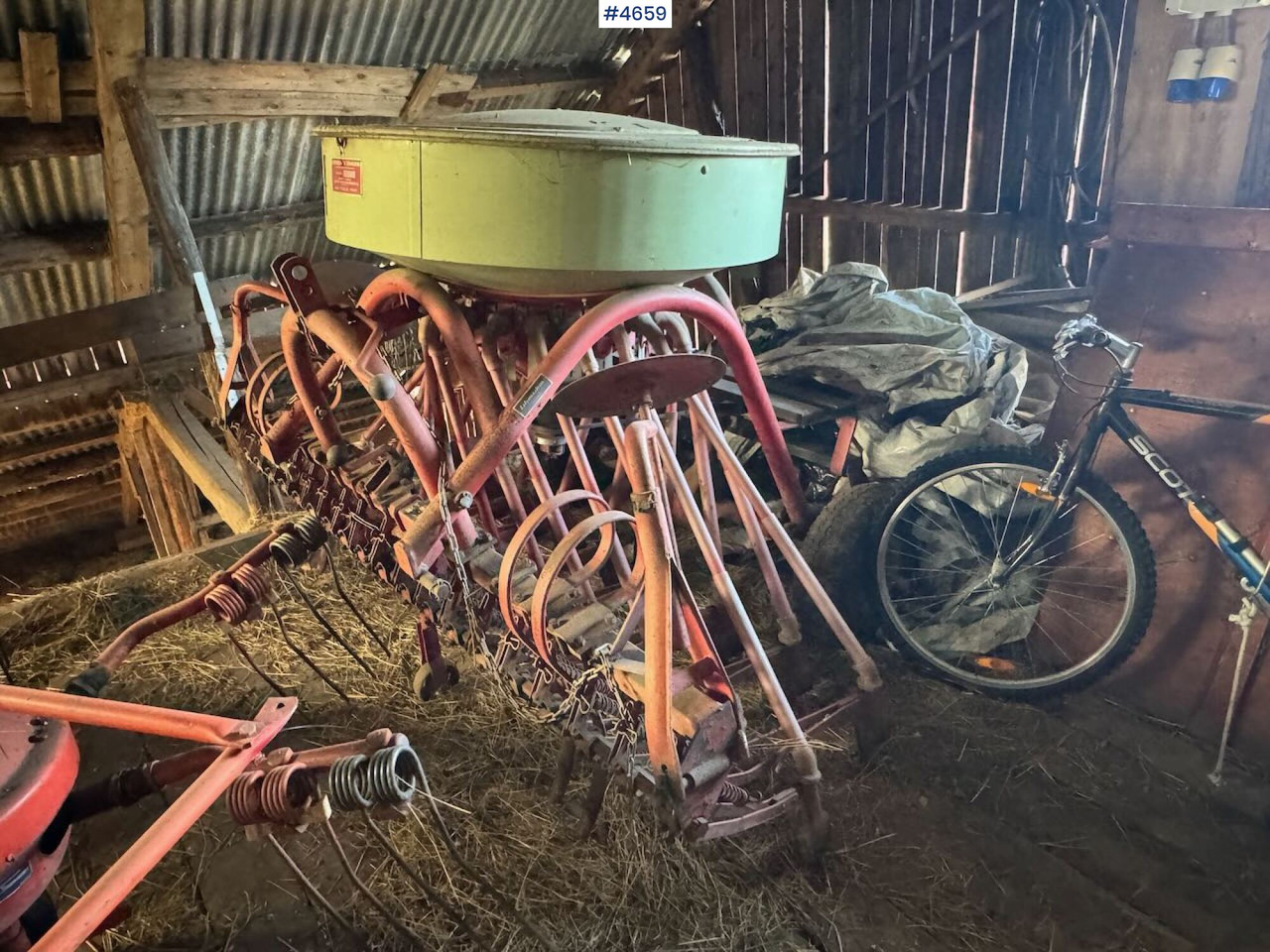 Kverneland seed drill w/ grass seed unit - Semeadora combinada: foto 3 Kverneland seed drill w/ grass seed unit - Semeadora combinada: foto 3
