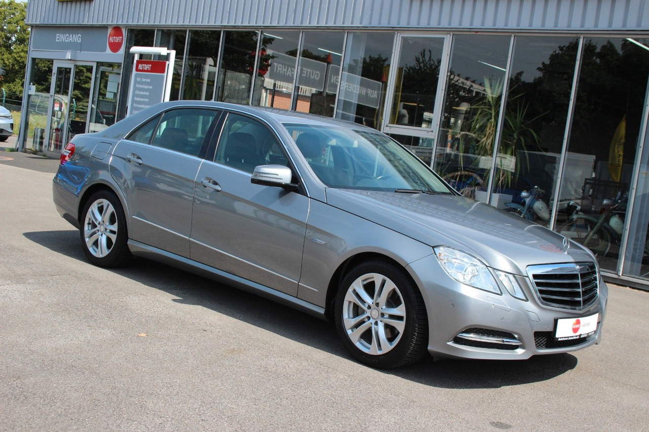 Sedan Mercedes-Benz CGI BlueEfficiency Avantgarde Automatik 59980 KM: foto 1