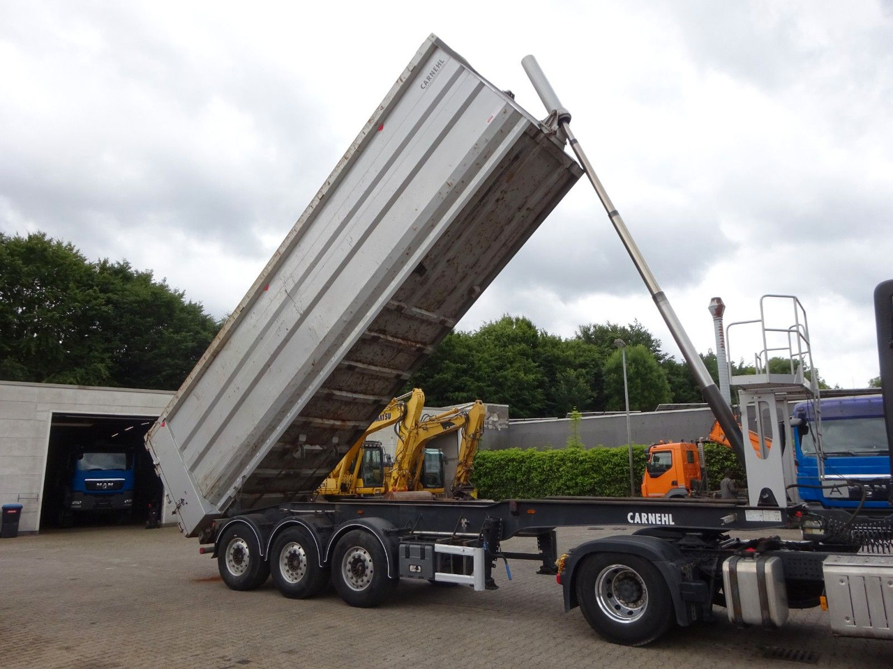 Carnehl Kipp Auflieger aus Stahl mit 3 Achsen 50 Kubik - Semi-reboque basculante: foto 1 Carnehl Kipp Auflieger aus Stahl mit 3 Achsen 50 Kubik - Semi-reboque basculante: foto 1