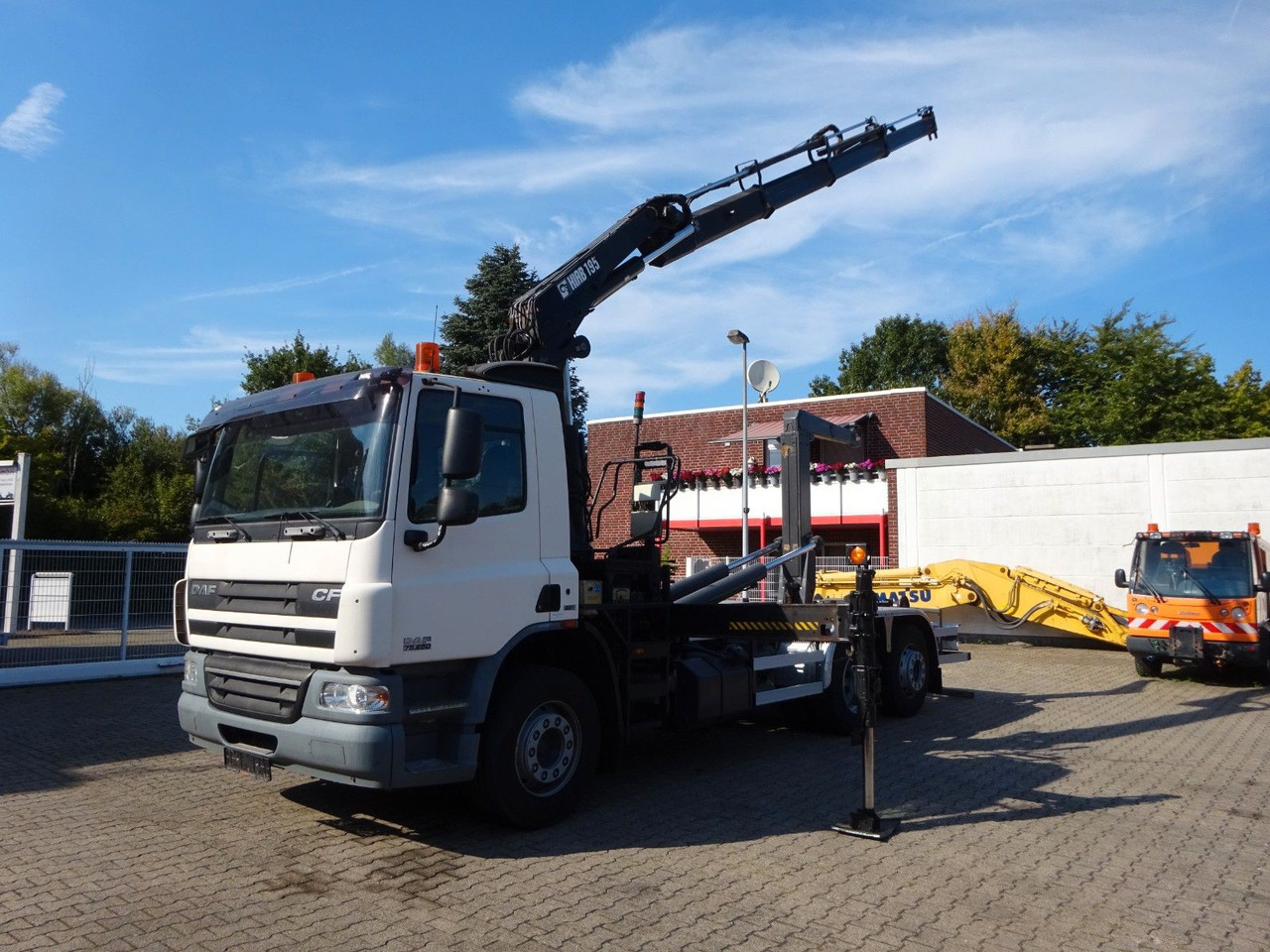 DAF 28-250 CF Abroller + HIA B195-3 Kran - Camião polibenne, Camião grua: foto 3 DAF 28-250 CF Abroller + HIA B195-3 Kran - Camião polibenne, Camião grua: foto 3
