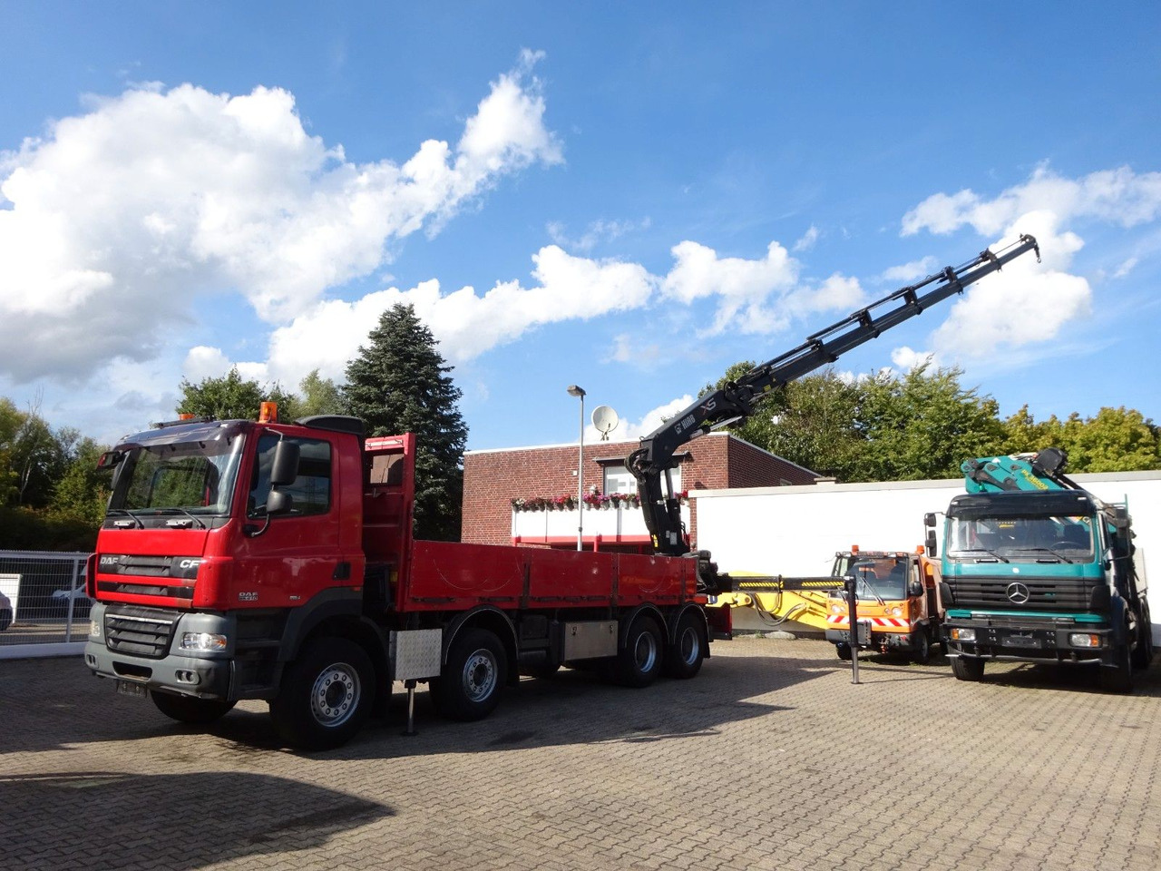 DAF 85.410 Pritsche + HIAB 322E6 Kran 8x4 - Camião grua: foto 3 DAF 85.410 Pritsche + HIAB 322E6 Kran 8x4 - Camião grua: foto 3