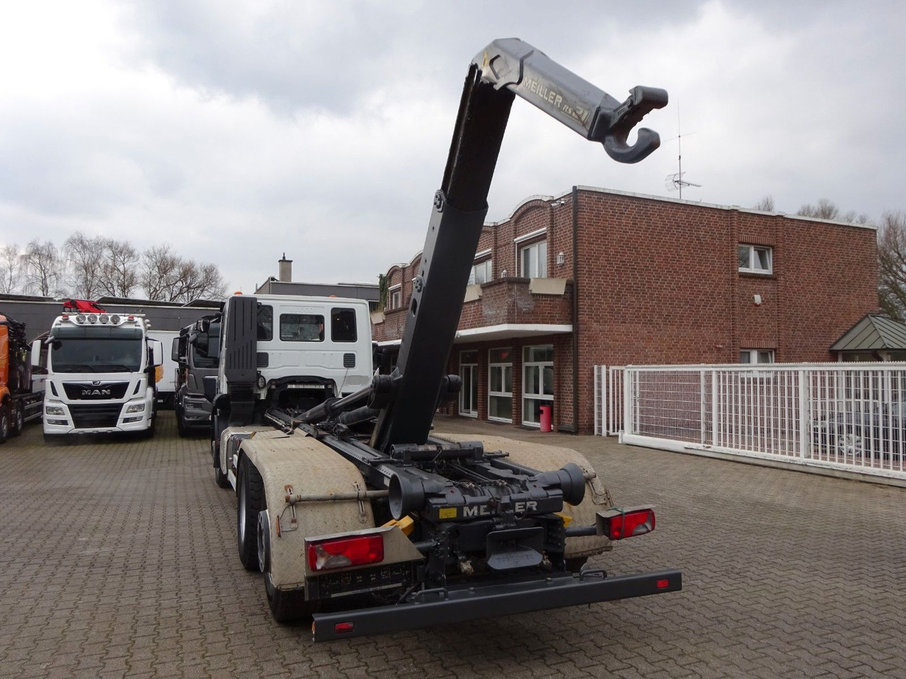 Iveco STRALIS 400 MEILLER Abroller Lift-Lenkachse 6x2 Iveco STRALIS 400 MEILLER Abroller Lift-Lenkachse 6x2 - Camião polibenne: foto 5 Iveco STRALIS 400 MEILLER Abroller Lift-Lenkachse 6x2 Iveco STRALIS 400 MEILLER Abroller Lift-Lenkachse 6x2 - Camião polibenne: foto 5