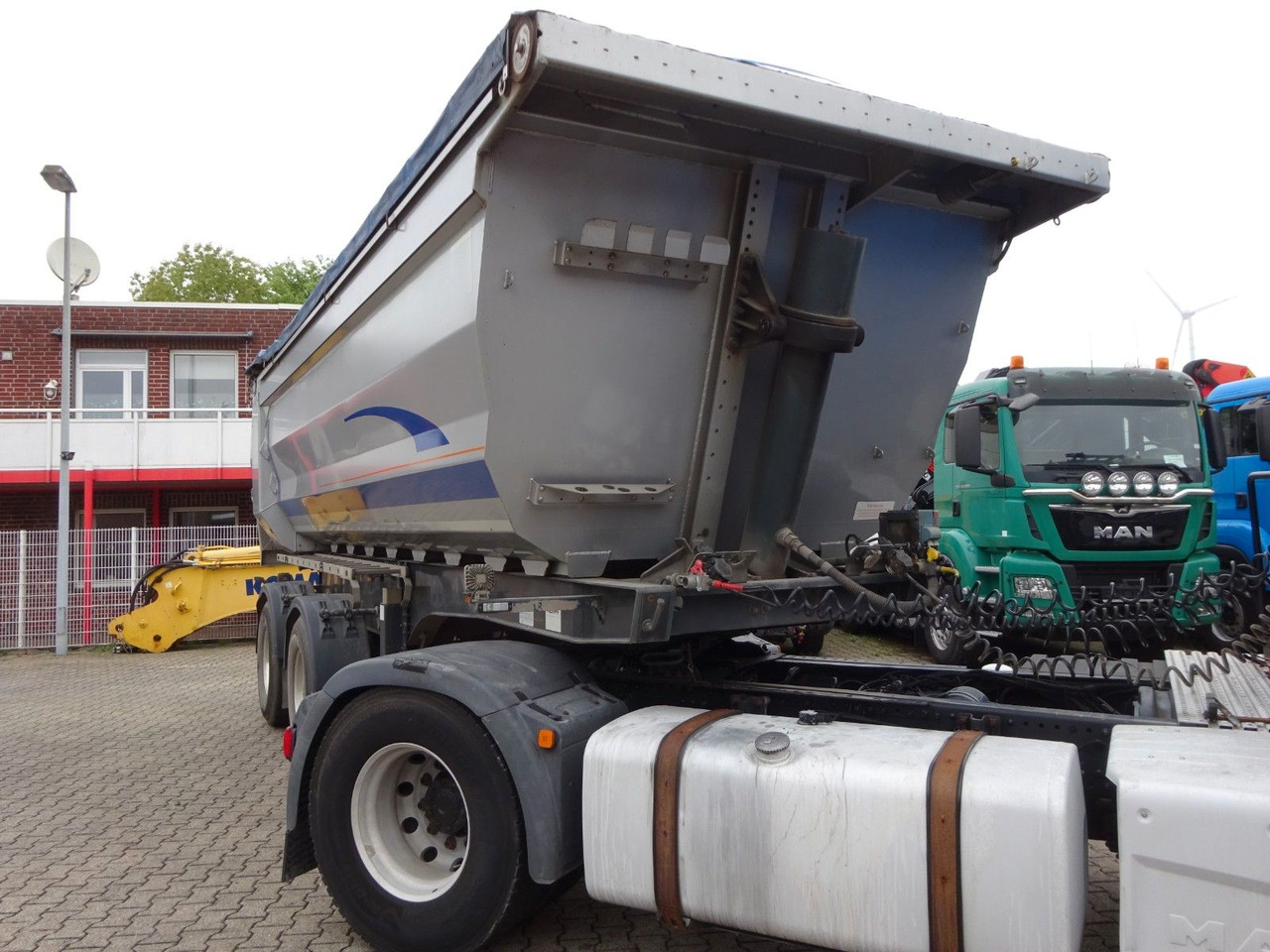 Kempf Kippauflieger ALU mit E-Abdeckplane 27m³ - Semi-reboque basculante: foto 4 Kempf Kippauflieger ALU mit E-Abdeckplane 27m³ - Semi-reboque basculante: foto 4