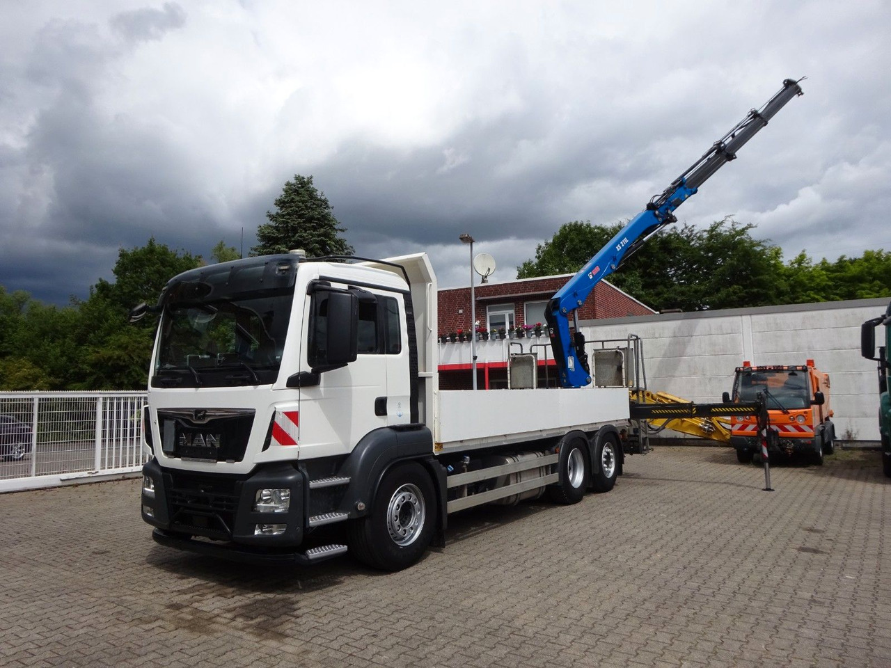 MAN 26.420 TGS Pritsche + HIAB 211 HIPRO Kran - Camião de caixa aberta/ Plataforma, Camião grua: foto 4 MAN 26.420 TGS Pritsche + HIAB 211 HIPRO Kran - Camião de caixa aberta/ Plataforma, Camião grua: foto 4