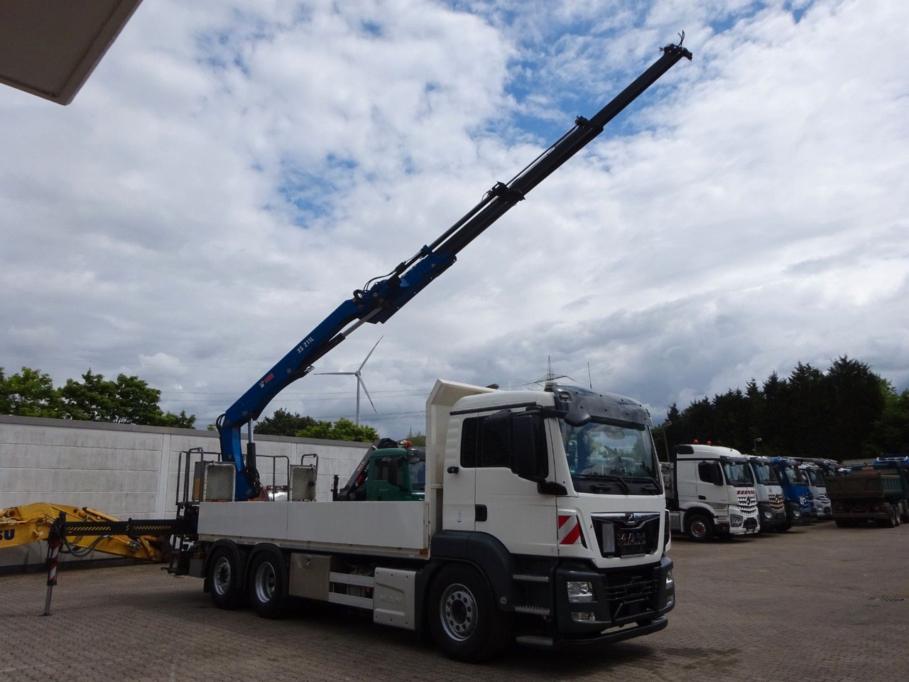 MAN 26.420 TGS Pritsche + HIAB 211 HIPRO Kran - Camião de caixa aberta/ Plataforma, Camião grua: foto 3 MAN 26.420 TGS Pritsche + HIAB 211 HIPRO Kran - Camião de caixa aberta/ Plataforma, Camião grua: foto 3