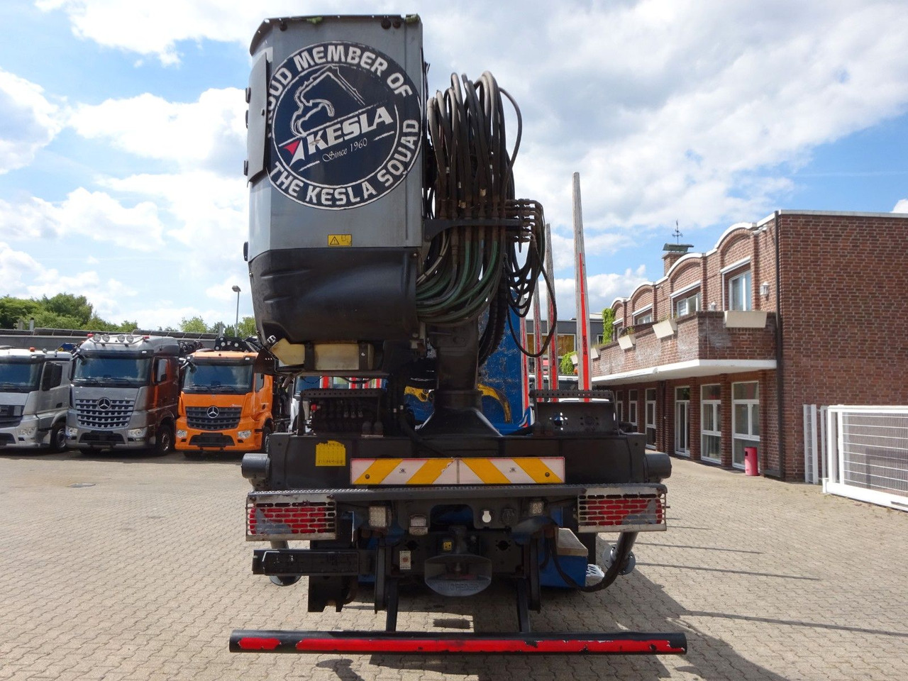 MAN 26.510 mit KESLA 2112 Holzkran+Kabine+Greifer - Camião de transporte de madeira, Camião grua: foto 5 MAN 26.510 mit KESLA 2112 Holzkran+Kabine+Greifer - Camião de transporte de madeira, Camião grua: foto 5