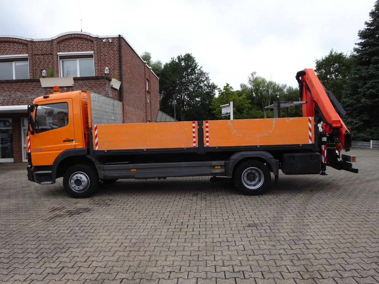 Mercedes-Benz 1323 Atego Pritsche + PK 9501 Kran 4x2 - Camião de caixa aberta/ Plataforma, Camião grua: foto 5 Mercedes-Benz 1323 Atego Pritsche + PK 9501 Kran 4x2 - Camião de caixa aberta/ Plataforma, Camião grua: foto 5