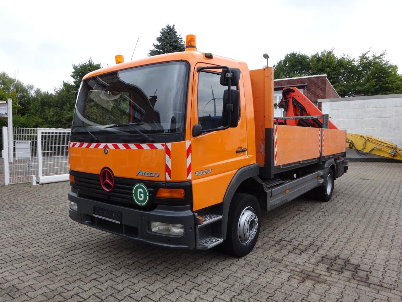Mercedes-Benz 1323 Atego Pritsche + PK 9501 Kran 4x2 - Camião de caixa aberta/ Plataforma, Camião grua: foto 4 Mercedes-Benz 1323 Atego Pritsche + PK 9501 Kran 4x2 - Camião de caixa aberta/ Plataforma, Camião grua: foto 4