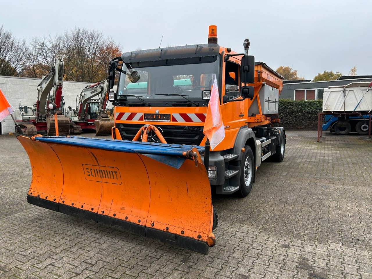 Mercedes-Benz 1824 Axor Abroller mit Schneeschild und Streuer - Camião polibenne: foto 1 Mercedes-Benz 1824 Axor Abroller mit Schneeschild und Streuer - Camião polibenne: foto 1