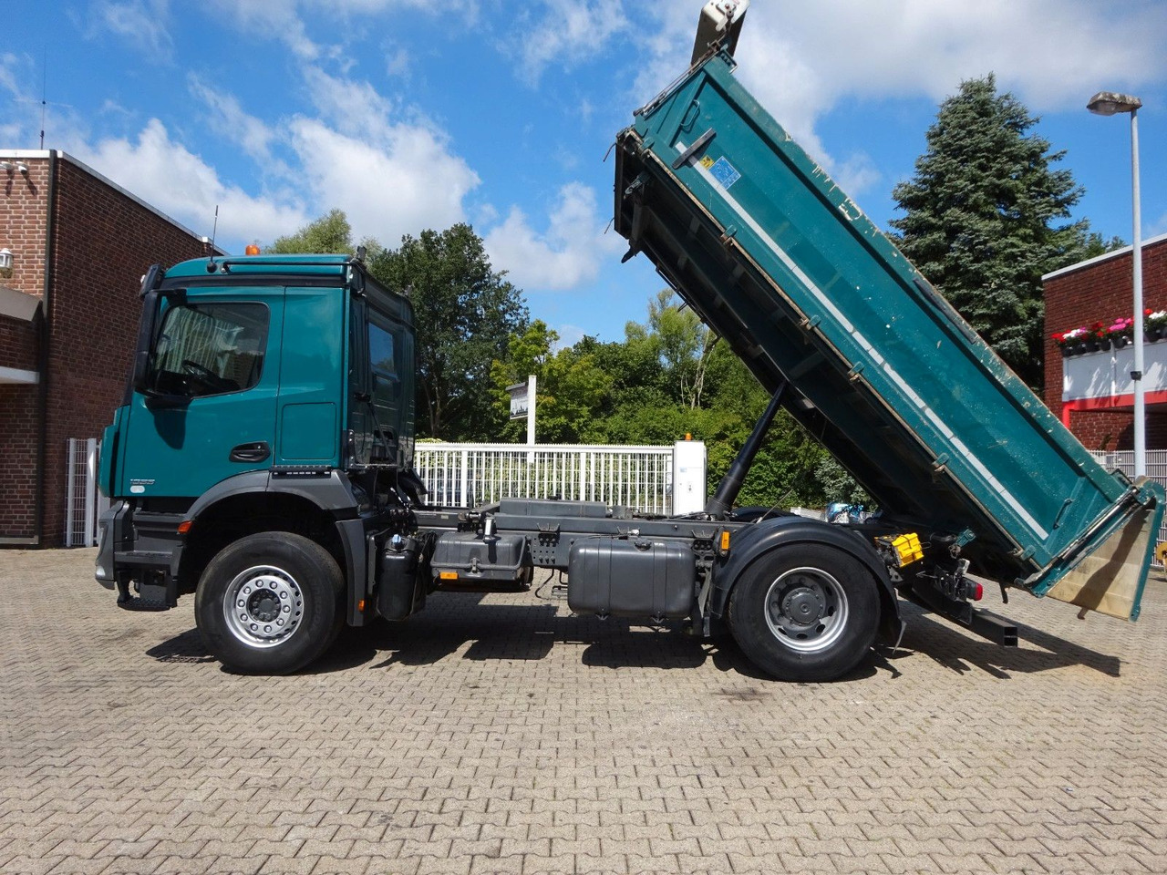 Mercedes-Benz 1833 Actros MEILLER 3Skipper 4x2 - Camião basculante: foto 2 Mercedes-Benz 1833 Actros MEILLER 3Skipper 4x2 - Camião basculante: foto 2