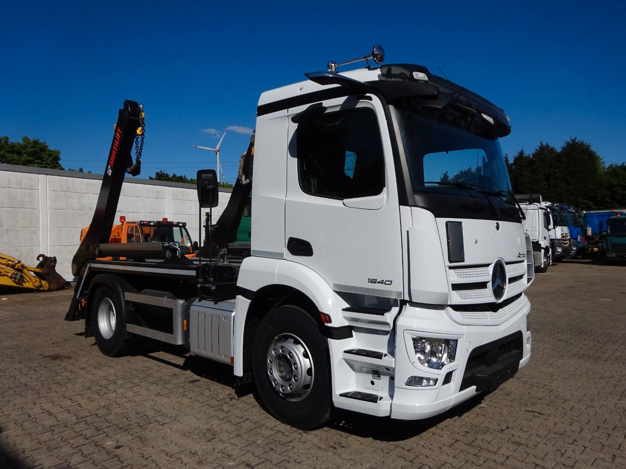 Mercedes-Benz 1840 Actros Absetzkipper NEUFAHRZEUG mit 1645 km - Camião basculante: foto 1 Mercedes-Benz 1840 Actros Absetzkipper NEUFAHRZEUG mit 1645 km - Camião basculante: foto 1