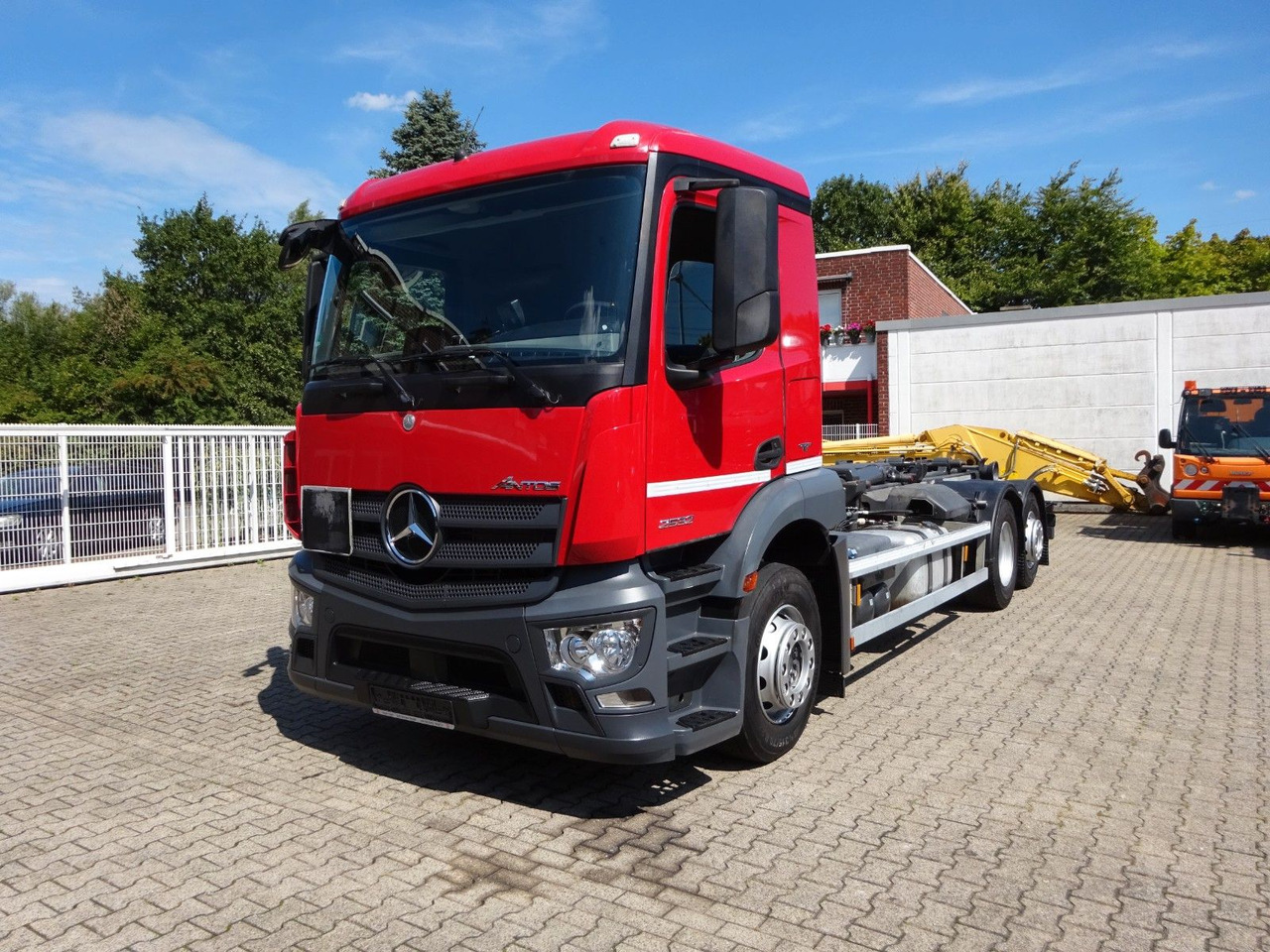 Mercedes-Benz 2532 ANTOS MEILLER Abroller Lift+Lenkachse 6x2 - Camião polibenne: foto 2 Mercedes-Benz 2532 ANTOS MEILLER Abroller Lift+Lenkachse 6x2 - Camião polibenne: foto 2