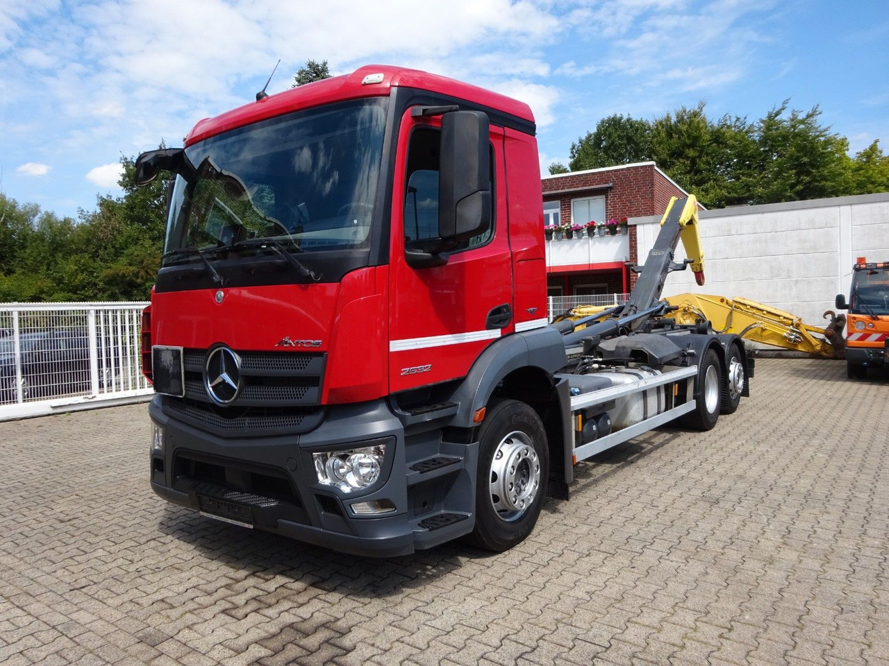 Mercedes-Benz 2532 ANTOS MEILLER Abroller Lift+Lenkachse 6x2 - Camião polibenne: foto 1 Mercedes-Benz 2532 ANTOS MEILLER Abroller Lift+Lenkachse 6x2 - Camião polibenne: foto 1