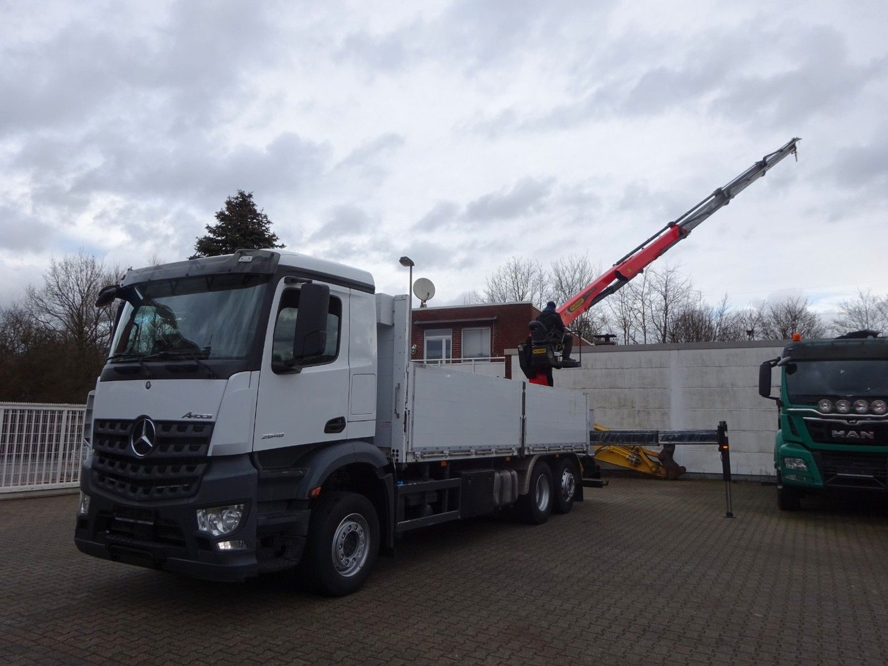 Mercedes-Benz 2648 Baustoffpritsche + PK 23001 TEC3 Kran Mercedes-Benz 2648 Baustoffpritsche + PK 23001 TEC3 Kran - Camião de caixa aberta/ Plataforma: foto 3 Mercedes-Benz 2648 Baustoffpritsche + PK 23001 TEC3 Kran Mercedes-Benz 2648 Baustoffpritsche + PK 23001 TEC3 Kran - Camião de caixa aberta/ Plataforma: foto 3
