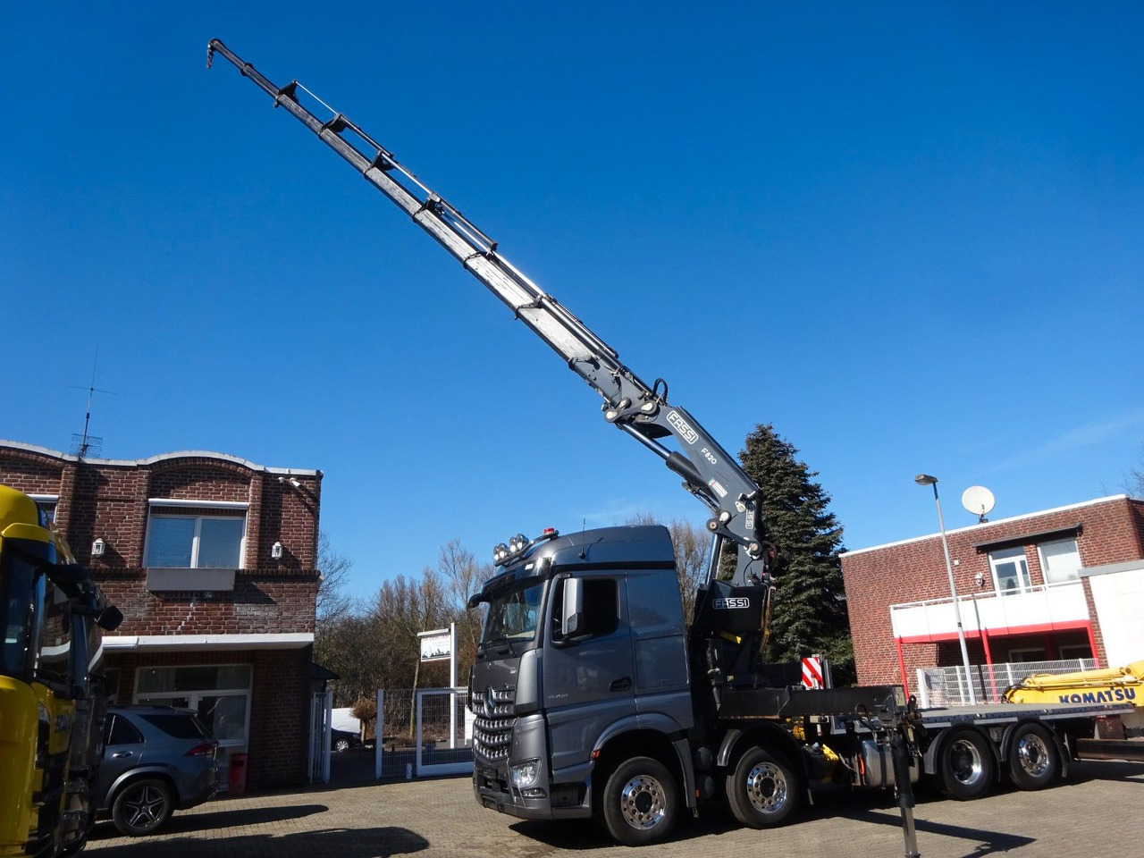 Mercedes-Benz 3453 Plattform + Fassi F820 Kran 8x2 Mercedes-Benz 3453 FASSI F820 Kran 8x Hydr. Ausschub - Camião grua, Camião de caixa aberta/ Plataforma: foto 5 Mercedes-Benz 3453 Plattform + Fassi F820 Kran 8x2 Mercedes-Benz 3453 FASSI F820 Kran 8x Hydr. Ausschub - Camião grua, Camião de caixa aberta/ Plataforma: foto 5