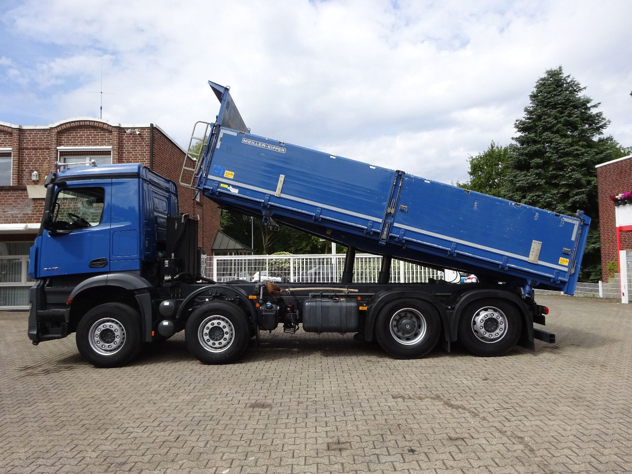 Mercedes-Benz Arocs 3446 MEILER 3 Seitenkipper 8x2 - Camião basculante: foto 2 Mercedes-Benz Arocs 3446 MEILER 3 Seitenkipper 8x2 - Camião basculante: foto 2