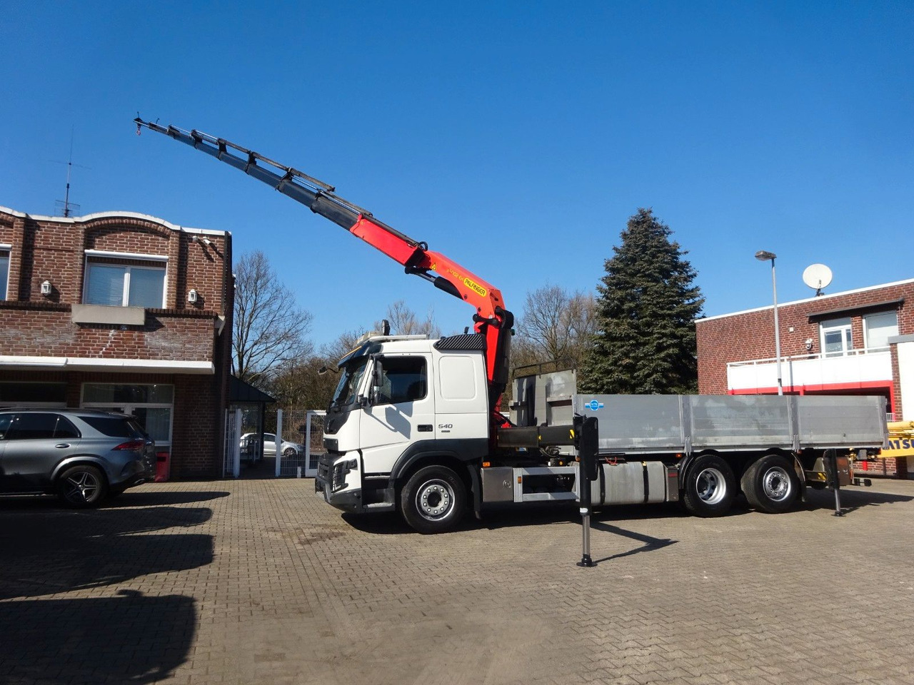 Volvo FMX 540 Pritsche + PK 33002 Kran 6x2 - Camião grua: foto 4 Volvo FMX 540 Pritsche + PK 33002 Kran 6x2 - Camião grua: foto 4