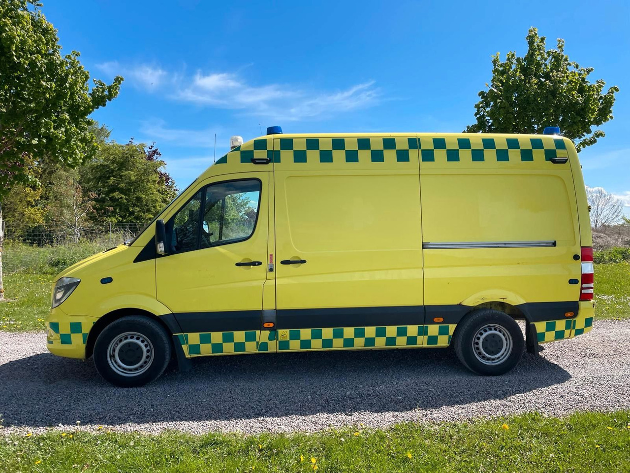 Mercedes-Benz Sprinter II Kasten 316 CDI Aut Ambulance* - Ambulância: foto 2 Mercedes-Benz Sprinter II Kasten 316 CDI Aut Ambulance* - Ambulância: foto 2