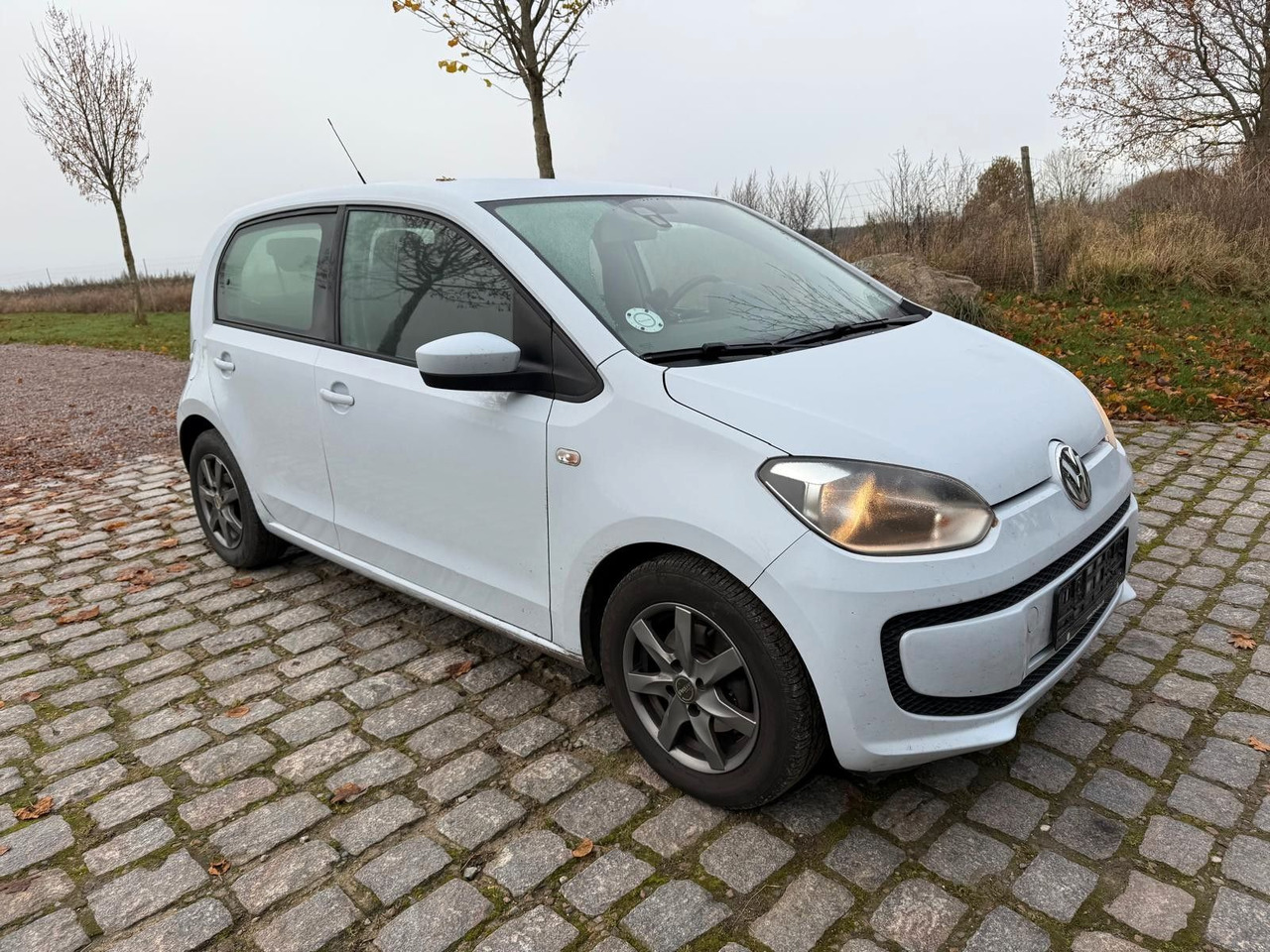 Volkswagen 1.0 MPI move up! *A/C - Automóvel: foto 1 Volkswagen 1.0 MPI move up! *A/C - Automóvel: foto 1