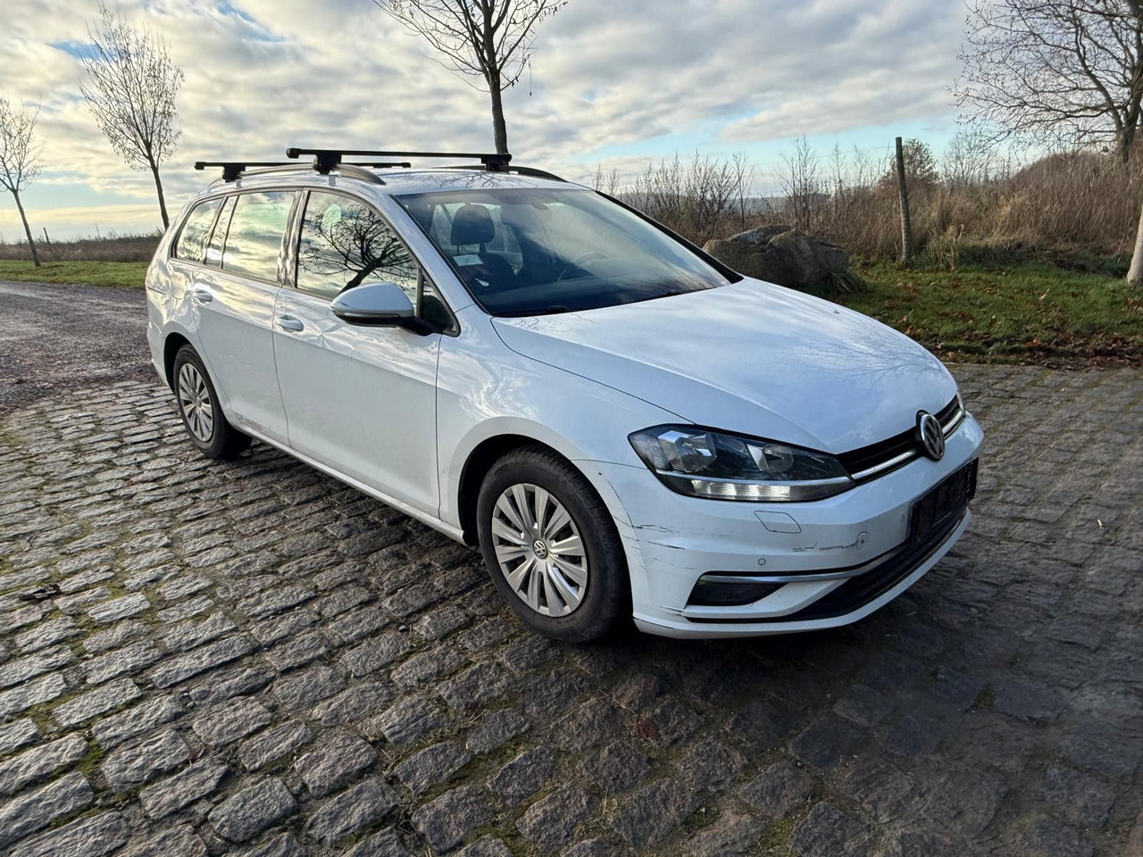 Volkswagen Golf VII 1.6 TDI Comfortline *LKW zull. 2sitze - Carrinha: foto 1 Volkswagen Golf VII 1.6 TDI Comfortline *LKW zull. 2sitze - Carrinha: foto 1
