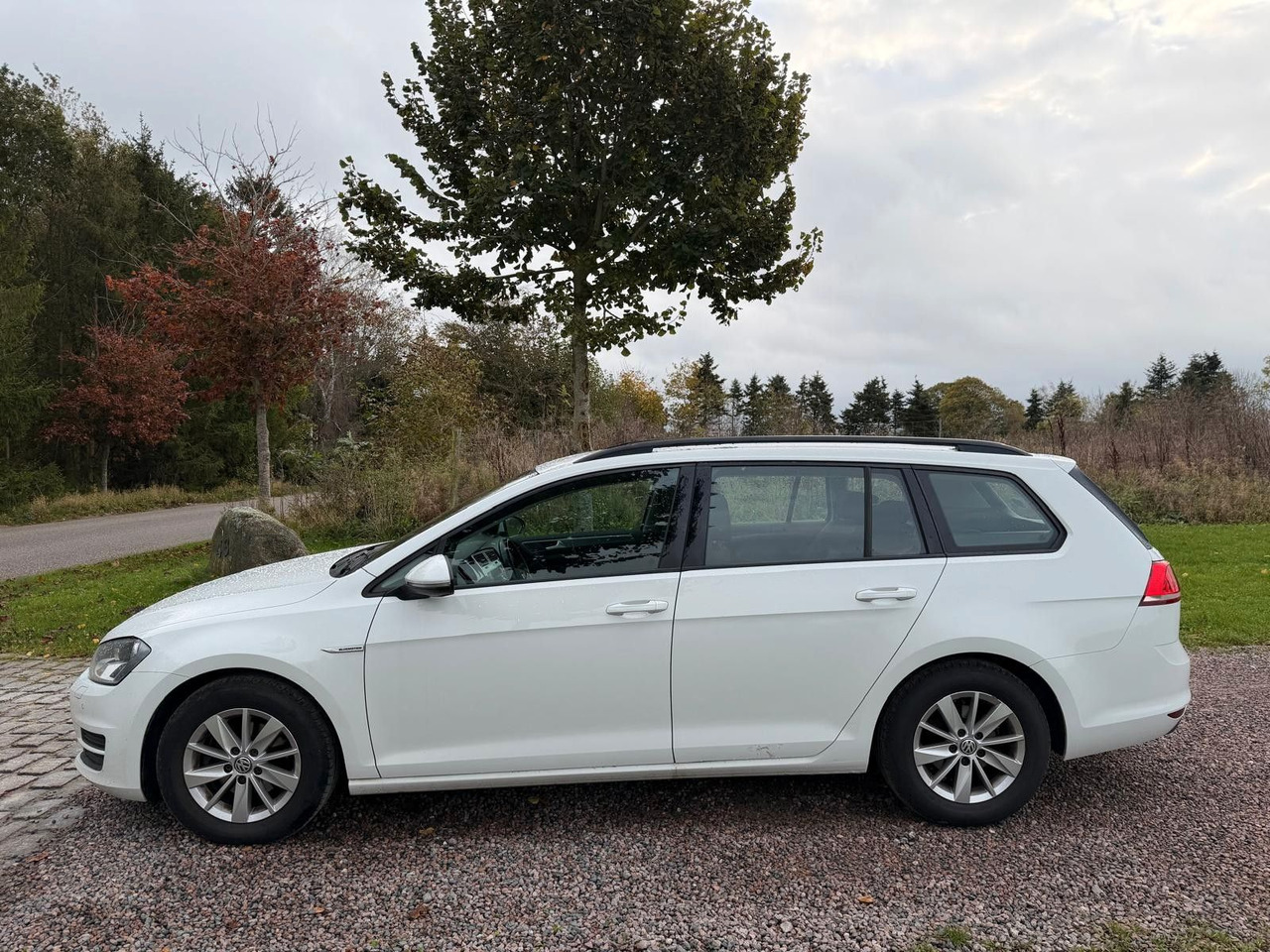 Volkswagen Golf VII Trendline BlueMotion - Carrinha: foto 2 Volkswagen Golf VII Trendline BlueMotion - Carrinha: foto 2