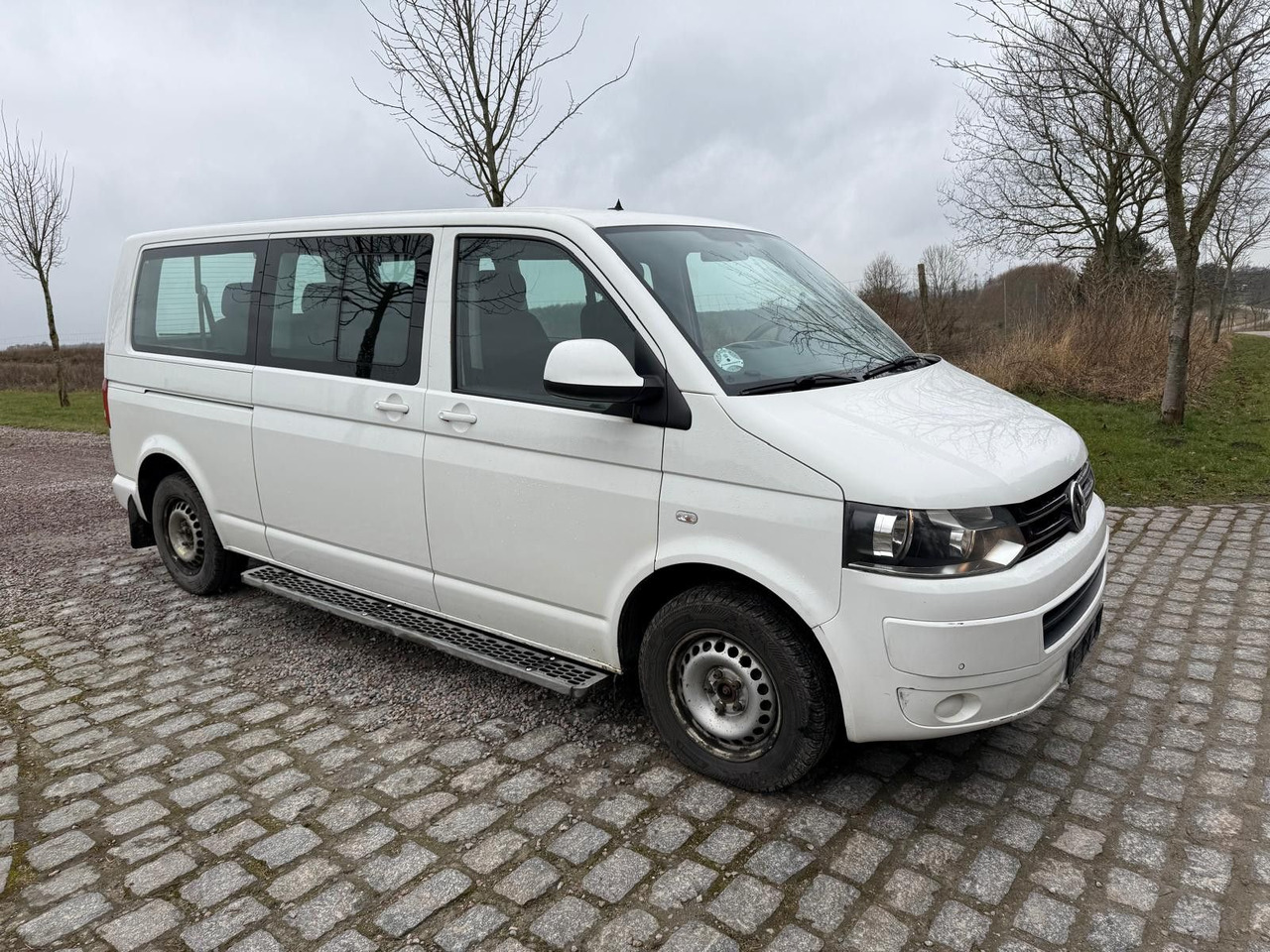 Furgão de passageiros Volkswagen T5  Caravelle 2.0 TDI DSG Lang *7 Sitzplätze*: foto 1