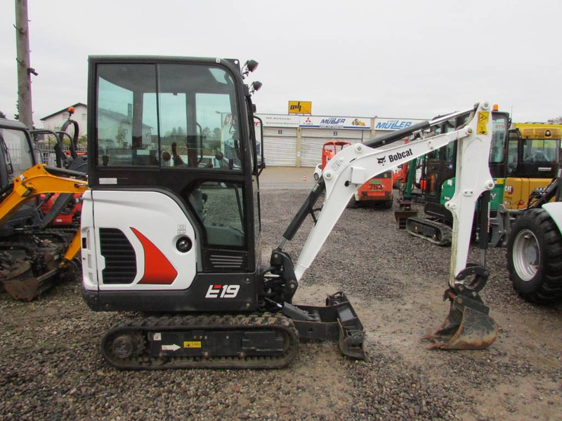 Bobcat E 19 Minibagger 22.500 EUR - Mini escavadeira: foto 3 Bobcat E 19 Minibagger 22.500 EUR - Mini escavadeira: foto 3