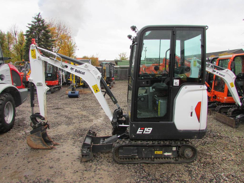 Bobcat E 19 Minibagger 22.500 EUR - Mini escavadeira: foto 1 Bobcat E 19 Minibagger 22.500 EUR - Mini escavadeira: foto 1