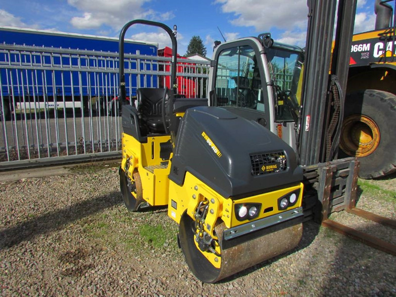Bomag BW 90 AD-5 Walze / 21.500 EUR - Rolo: foto 2 Bomag BW 90 AD-5 Walze / 21.500 EUR - Rolo: foto 2