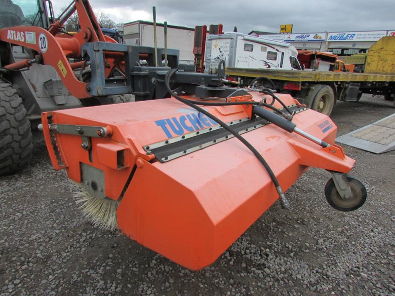 Tuchel Profi 600-230 Kehrbesen / 6.500 EUR - Equipamento por Máquina de construção: foto 2 Tuchel Profi 600-230 Kehrbesen / 6.500 EUR - Equipamento por Máquina de construção: foto 2