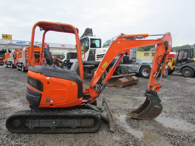 Kubota U 27-4 Canopy Minibagger 17.500 EUR - Mini escavadeira: foto 4 Kubota U 27-4 Canopy Minibagger 17.500 EUR - Mini escavadeira: foto 4