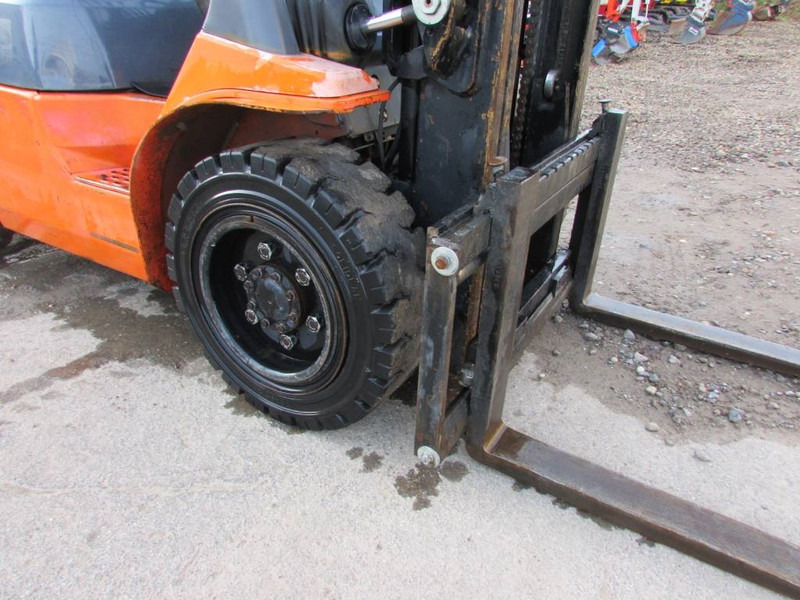 Toyota 62-7 FDF 30 Diesel Gabelstapler 10.500 EUR - Empilhadeira a diesel: foto 3 Toyota 62-7 FDF 30 Diesel Gabelstapler 10.500 EUR - Empilhadeira a diesel: foto 3