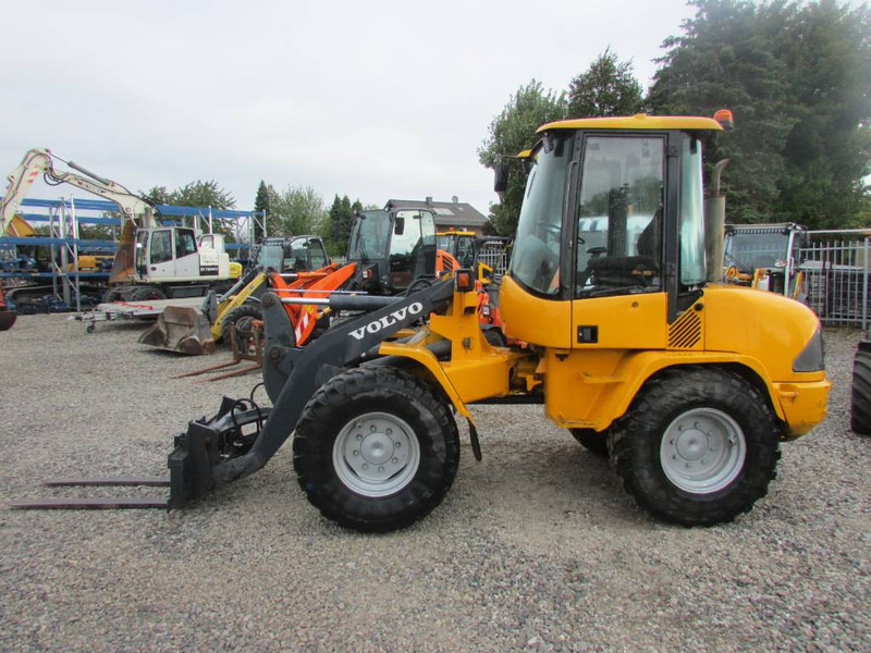 Volvo L 35 B-Z Radlader 16.000 EUR - Pá carregadora de rodas: foto 1 Volvo L 35 B-Z Radlader 16.000 EUR - Pá carregadora de rodas: foto 1