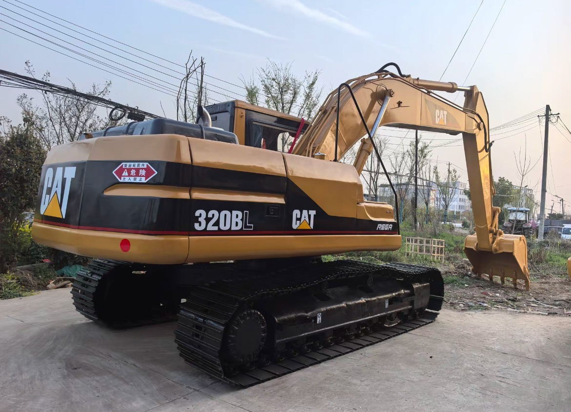 CATERPILLAR 320BL - Escavadora de rastos: foto 1 CATERPILLAR 320BL - Escavadora de rastos: foto 1