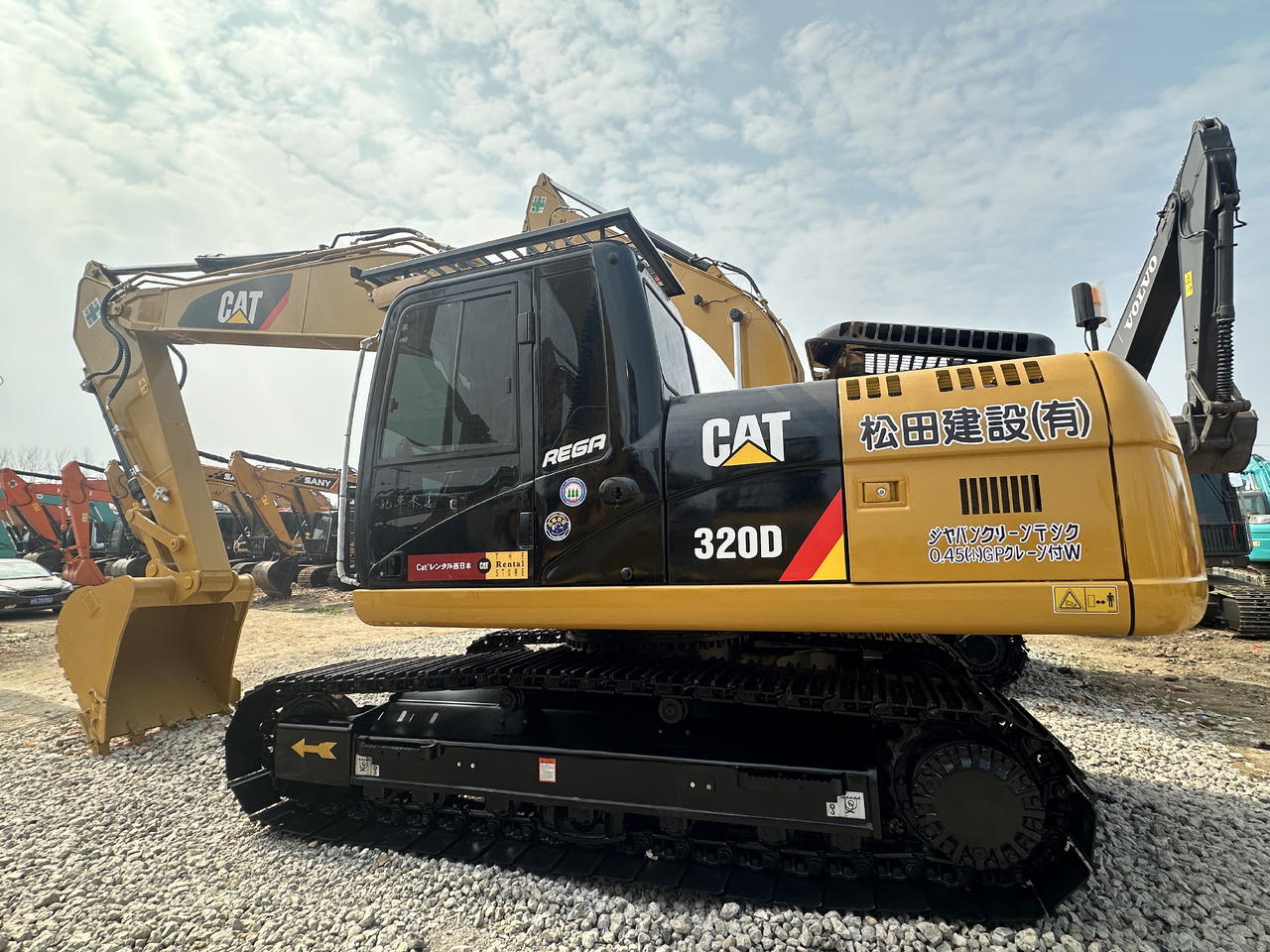 CATERPILLAR 320D2 - Escavadora de rastos: foto 1 CATERPILLAR 320D2 - Escavadora de rastos: foto 1