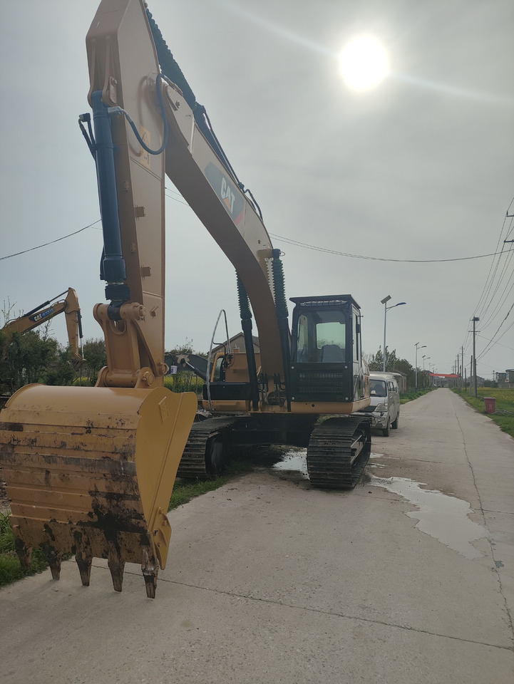 Escavadora de rastos CATERPILLAR 320D2: foto 6
