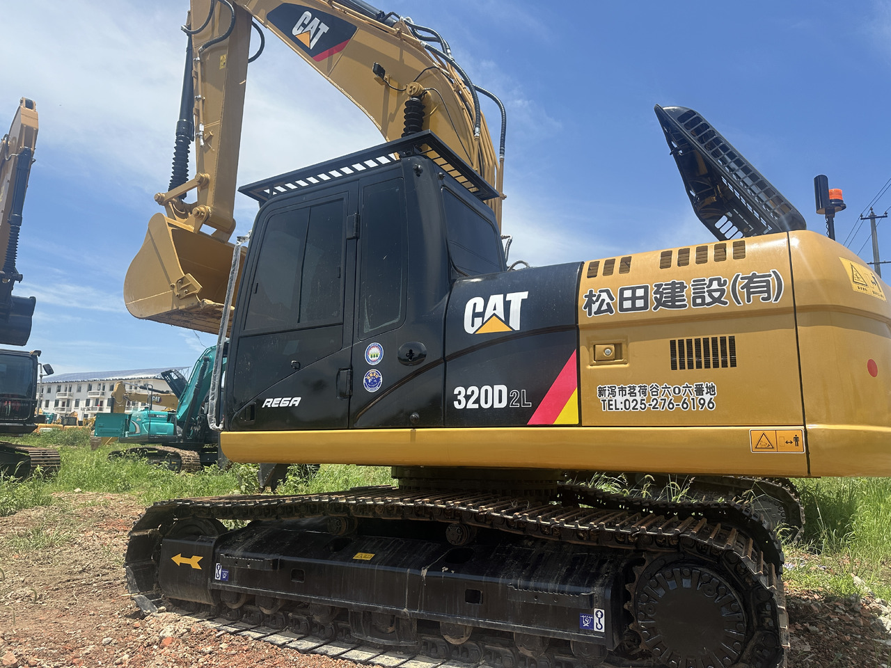 CATERPILLAR 320D2L - Escavadora de rastos: foto 1 CATERPILLAR 320D2L - Escavadora de rastos: foto 1