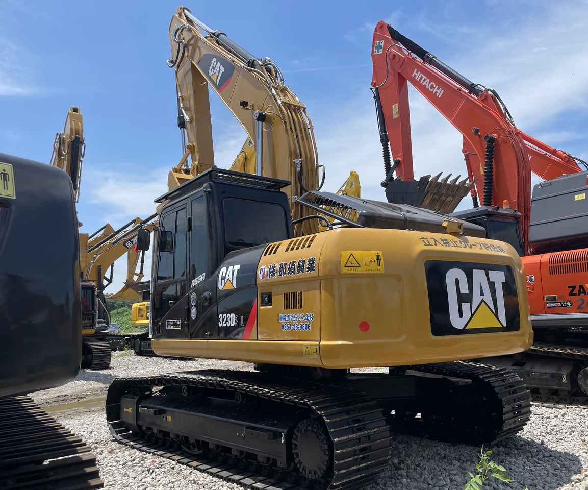 CATERPILLAR 323D2 - Escavadora de rastos: foto 1 CATERPILLAR 323D2 - Escavadora de rastos: foto 1