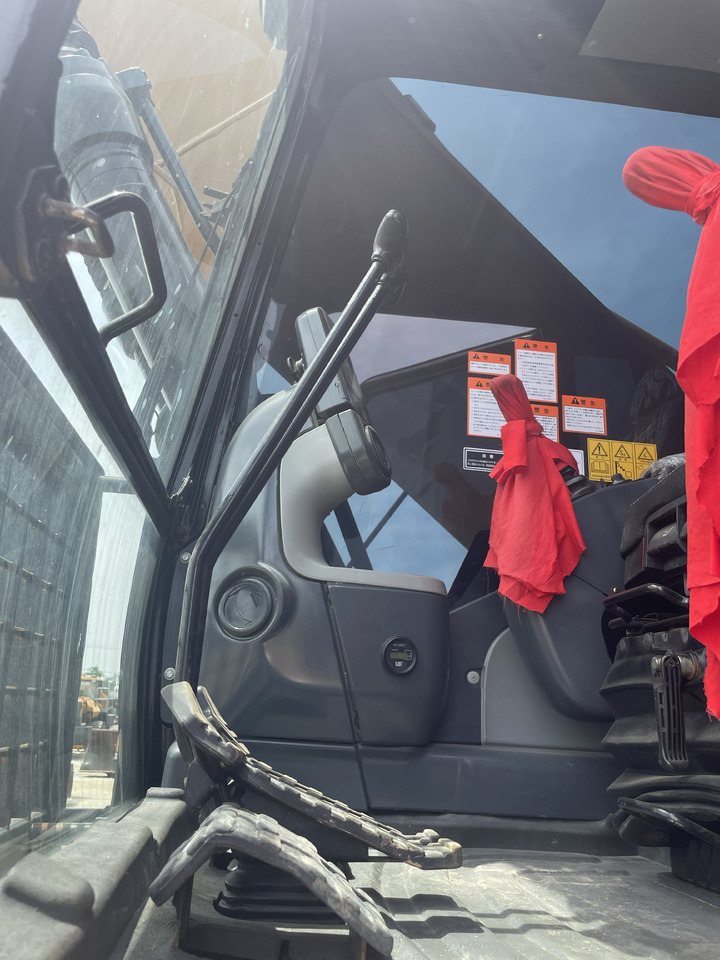 CATERPILLAR 330D2 - Escavadora de rastos: foto 4 CATERPILLAR 330D2 - Escavadora de rastos: foto 4