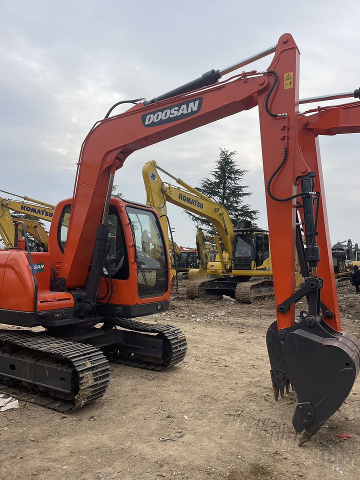 DOOSAN DX80 - Escavadora de rastos: foto 3 DOOSAN DX80 - Escavadora de rastos: foto 3