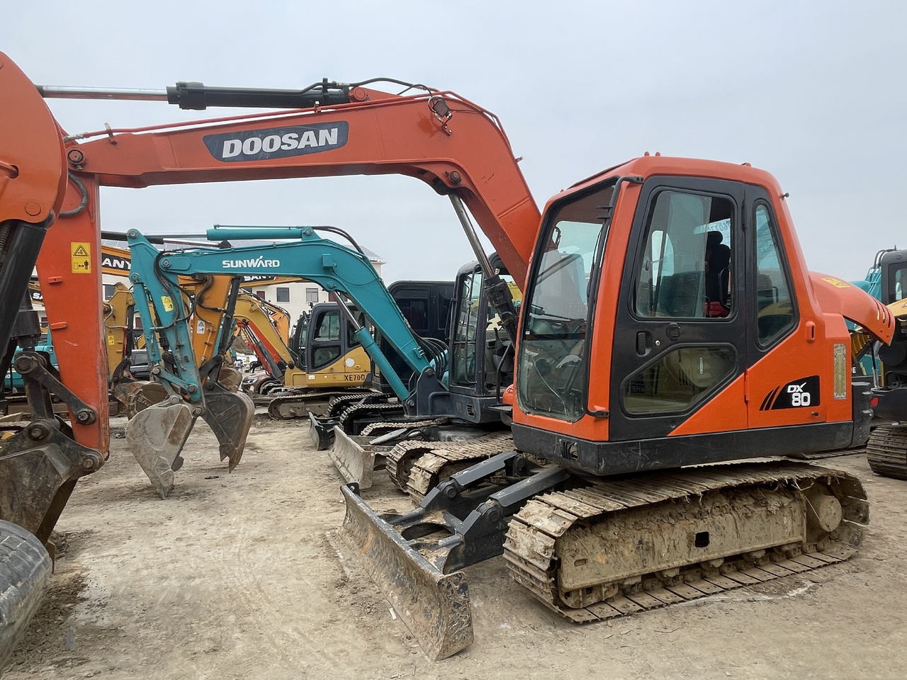 DOOSAN DX80 - Escavadora de rastos: foto 1 DOOSAN DX80 - Escavadora de rastos: foto 1