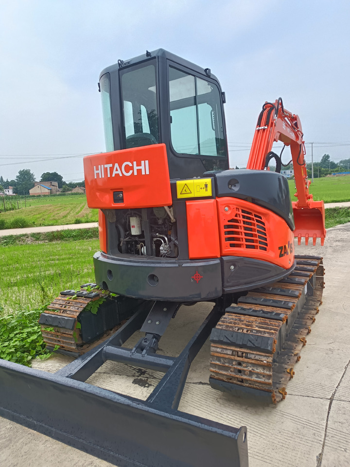 HITACHI ZX50U-2 - Mini escavadeira: foto 3 HITACHI ZX50U-2 - Mini escavadeira: foto 3