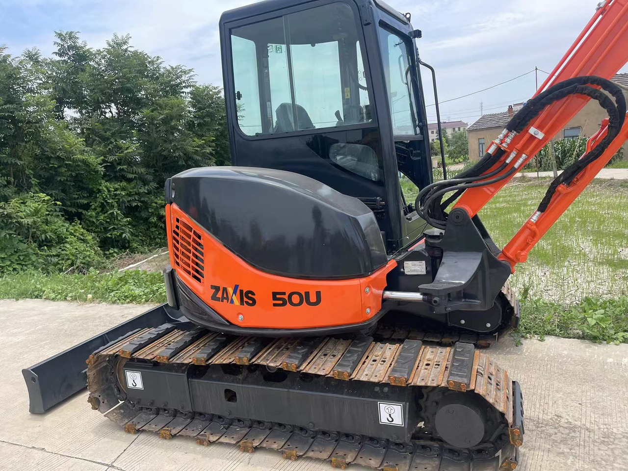 HITACHI ZX50U-2 - Mini escavadeira: foto 1 HITACHI ZX50U-2 - Mini escavadeira: foto 1