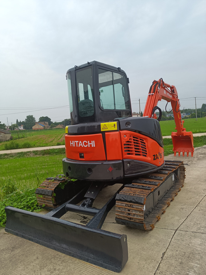 HITACHI ZX50U-2 - Mini escavadeira: foto 4 HITACHI ZX50U-2 - Mini escavadeira: foto 4