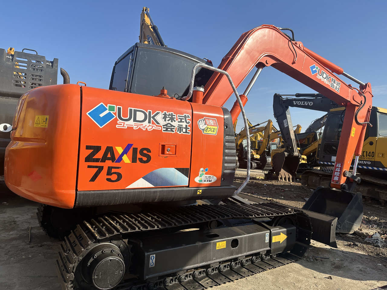 HITACHI ZX75 - Escavadora de rastos: foto 1 HITACHI ZX75 - Escavadora de rastos: foto 1