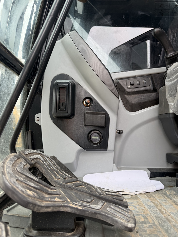 HYUNDAI HX220HD - Escavadora de rastos: foto 4 HYUNDAI HX220HD - Escavadora de rastos: foto 4