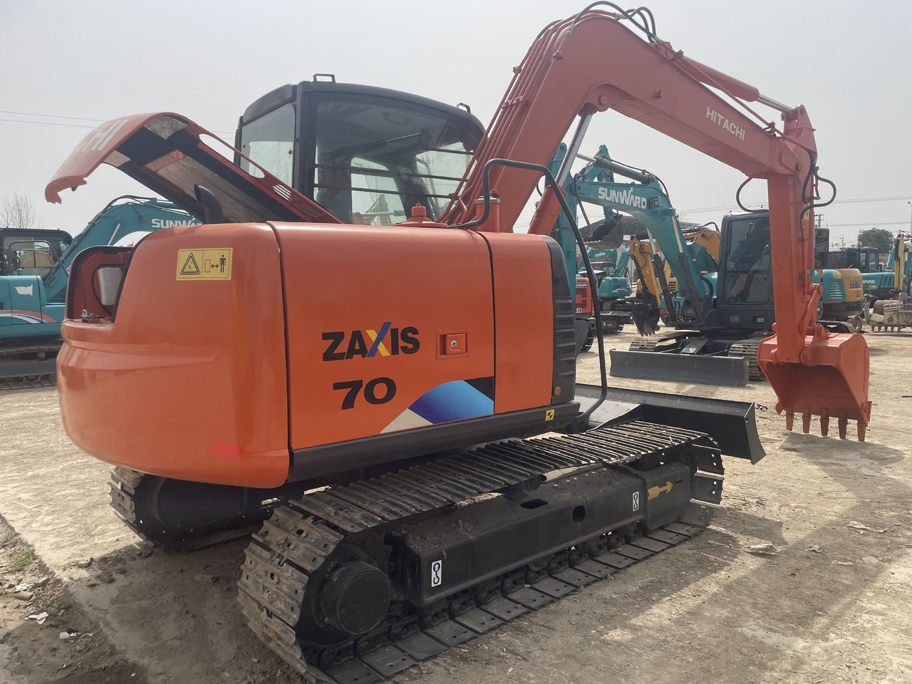 Hitachi ZX 70 - Escavadora de rastos: foto 1 Hitachi ZX 70 - Escavadora de rastos: foto 1